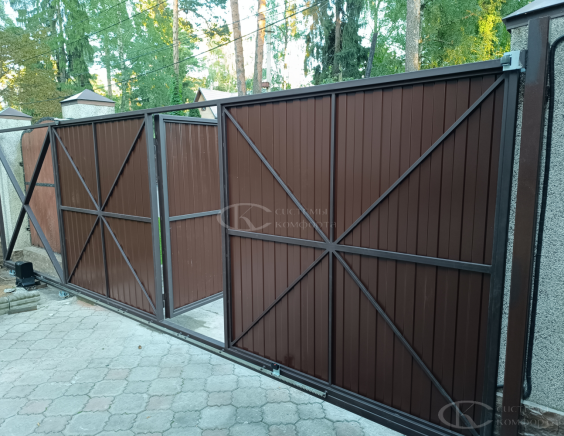 Рулонные ворота для дачи