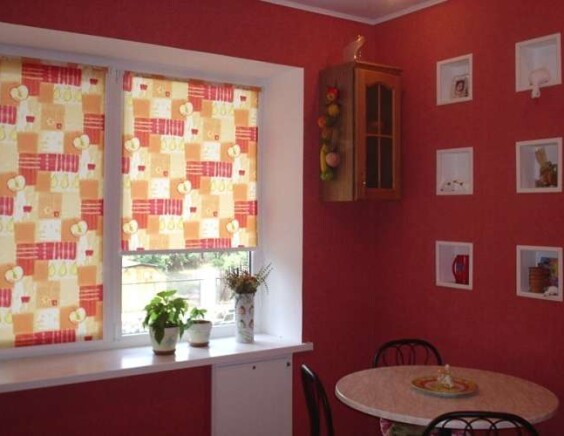 Рулонные шторы на кухню